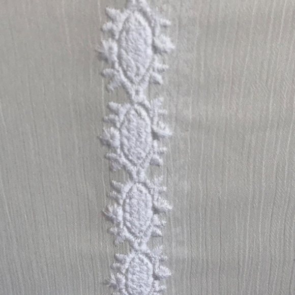 TORRID White Embroidered Blouse Sheer 3/4 Sleeves Women’s Plus Size 1X - Picture 4 of 16